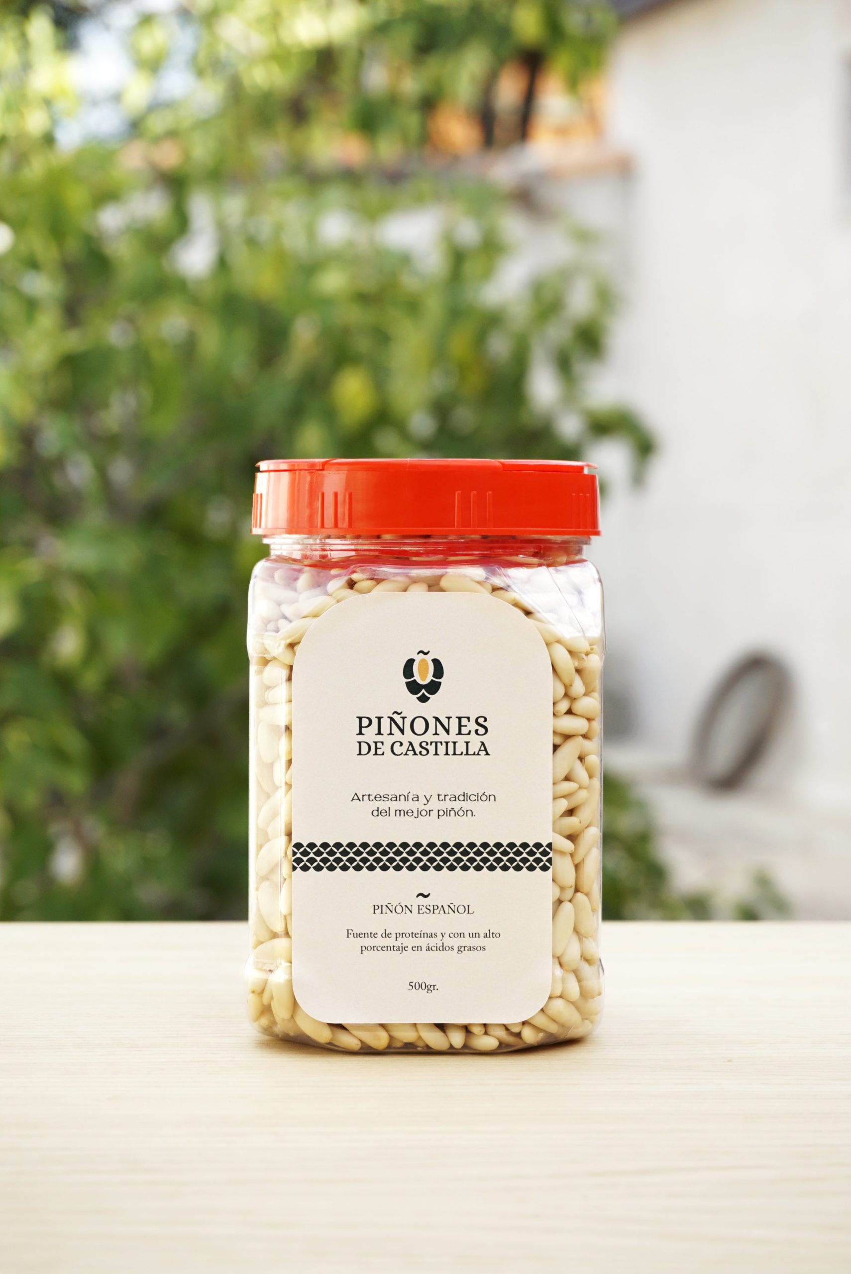 Envase de 500 gramos de Piñones de Castilla